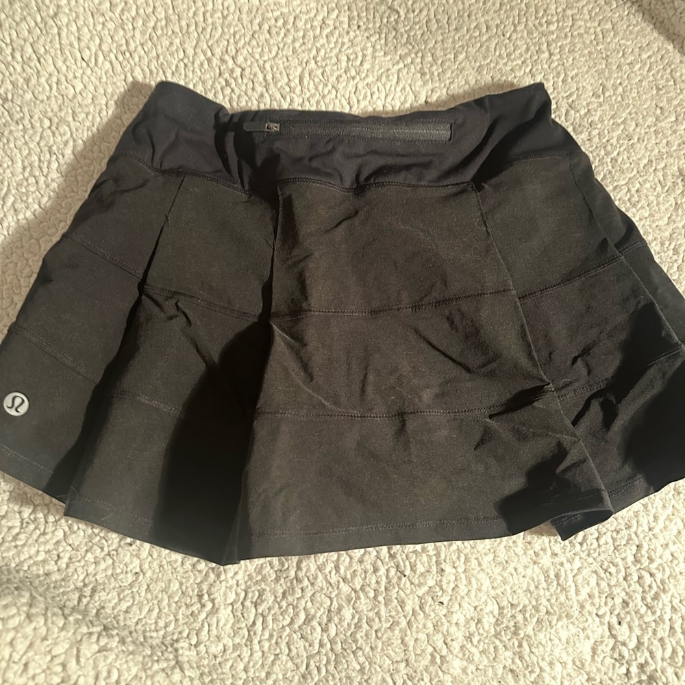 Lululemon skirt never worn Size 4